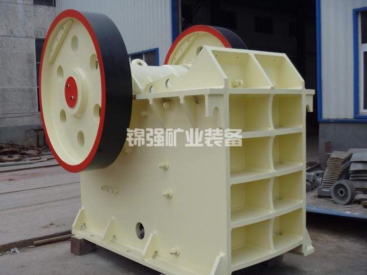 顎式破碎機(jī)(圖3) 顎式破碎機(jī)(圖3)