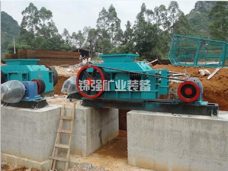 雙輥破碎機(jī)(圖5) 雙輥破碎機(jī)(圖5)